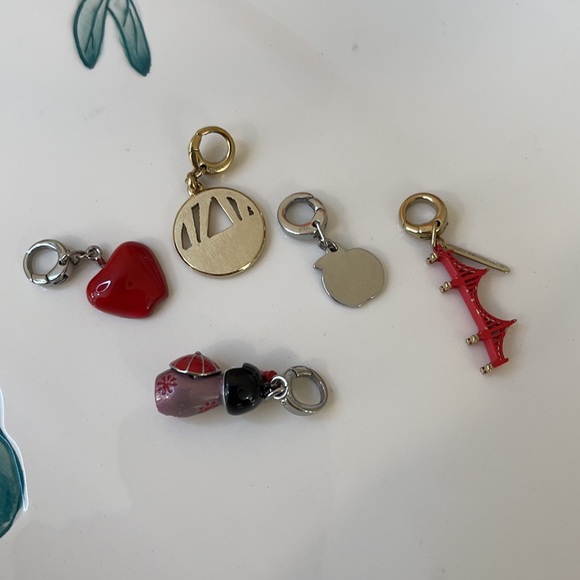 Fossil Big Cities Pendants - Picture 6 of 6